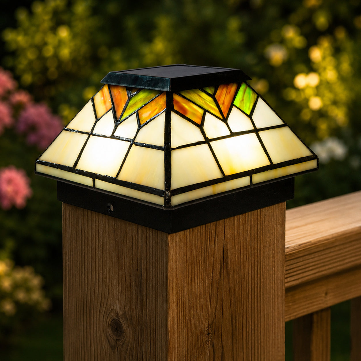 Wellington Solar Post Cap - Stained Glass